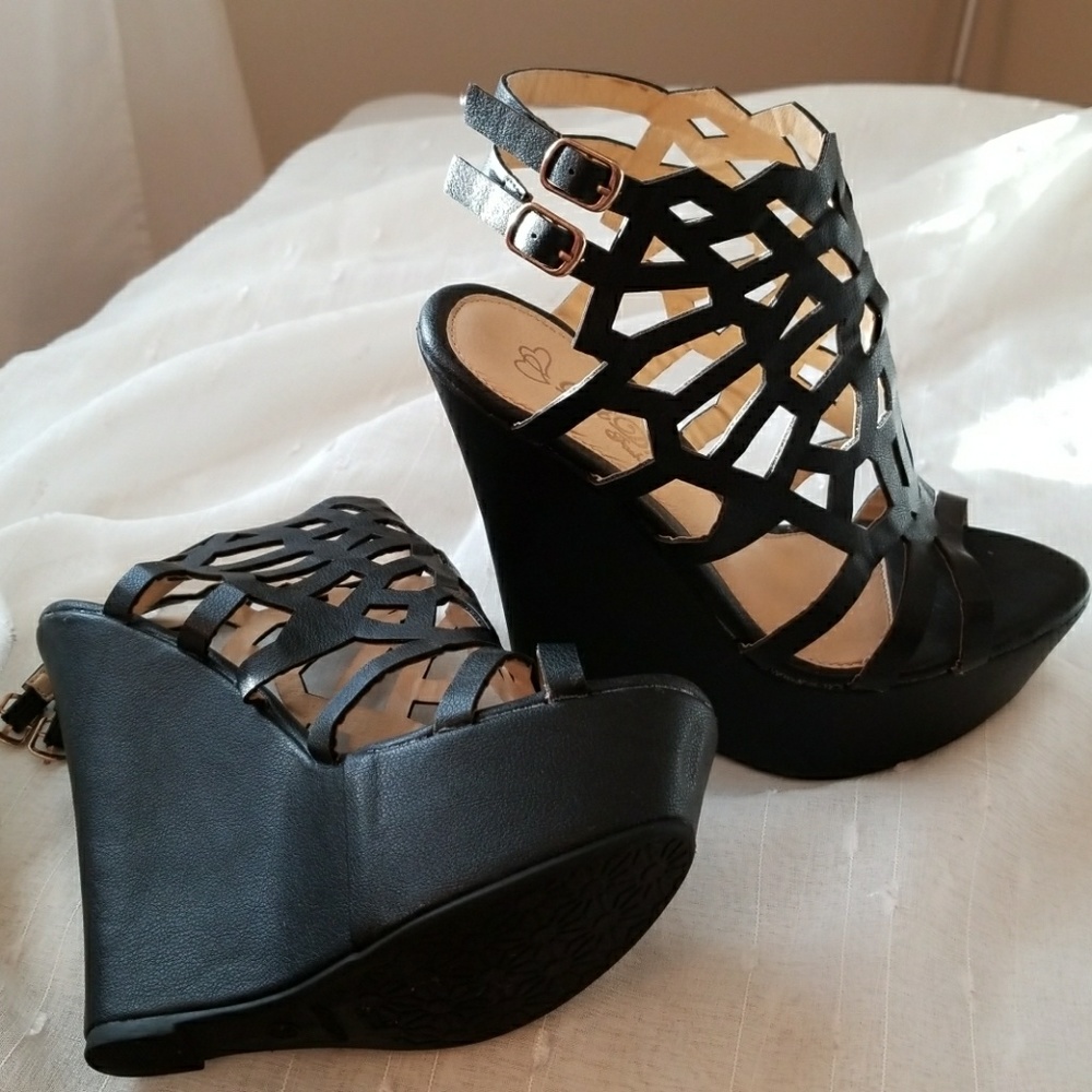 Black Wedges